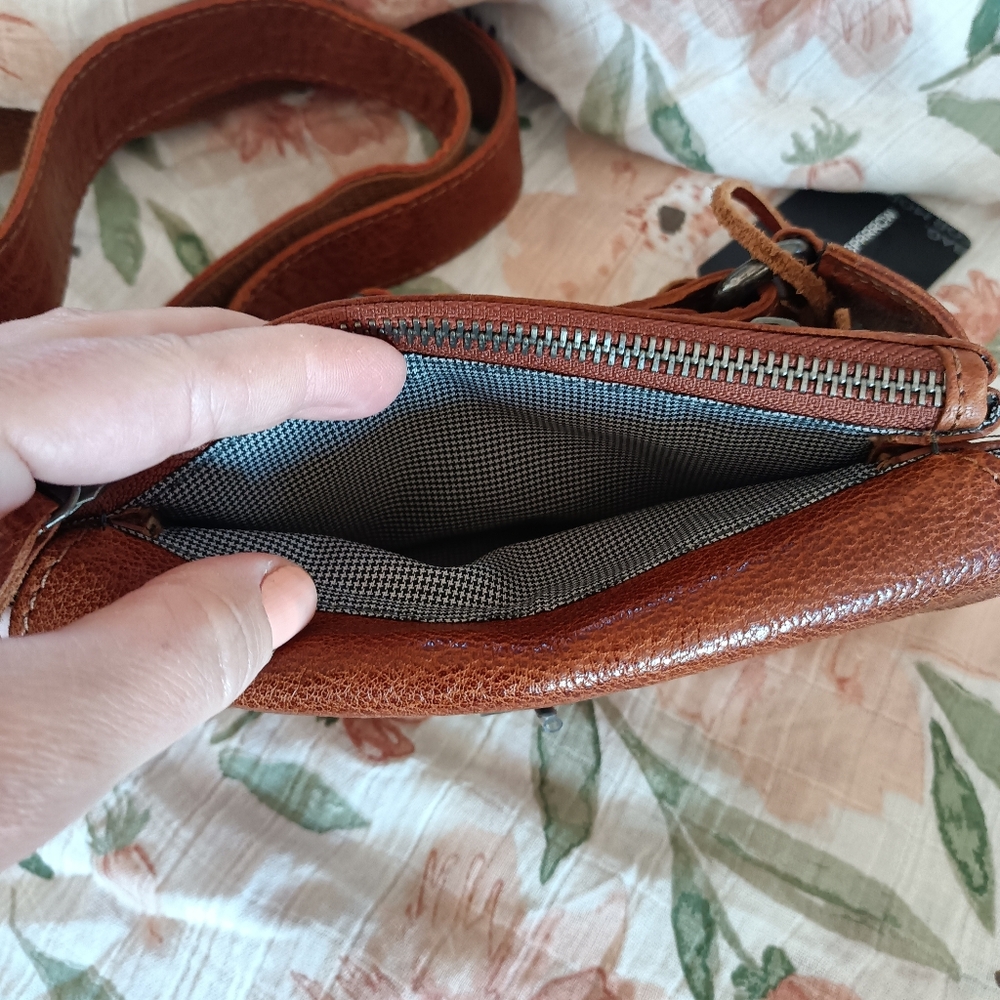 Spikes and Sparrow Leather Tan Caramel Belt BagWoman's - Picture 6 of 15